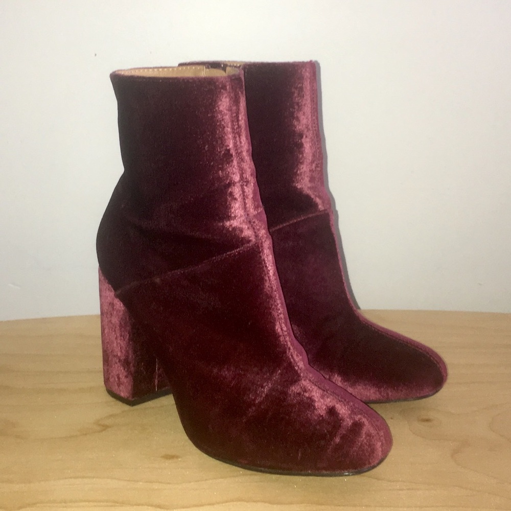 Urban Outfitters Burgundy Velvet Heeled Boots SZ 8
